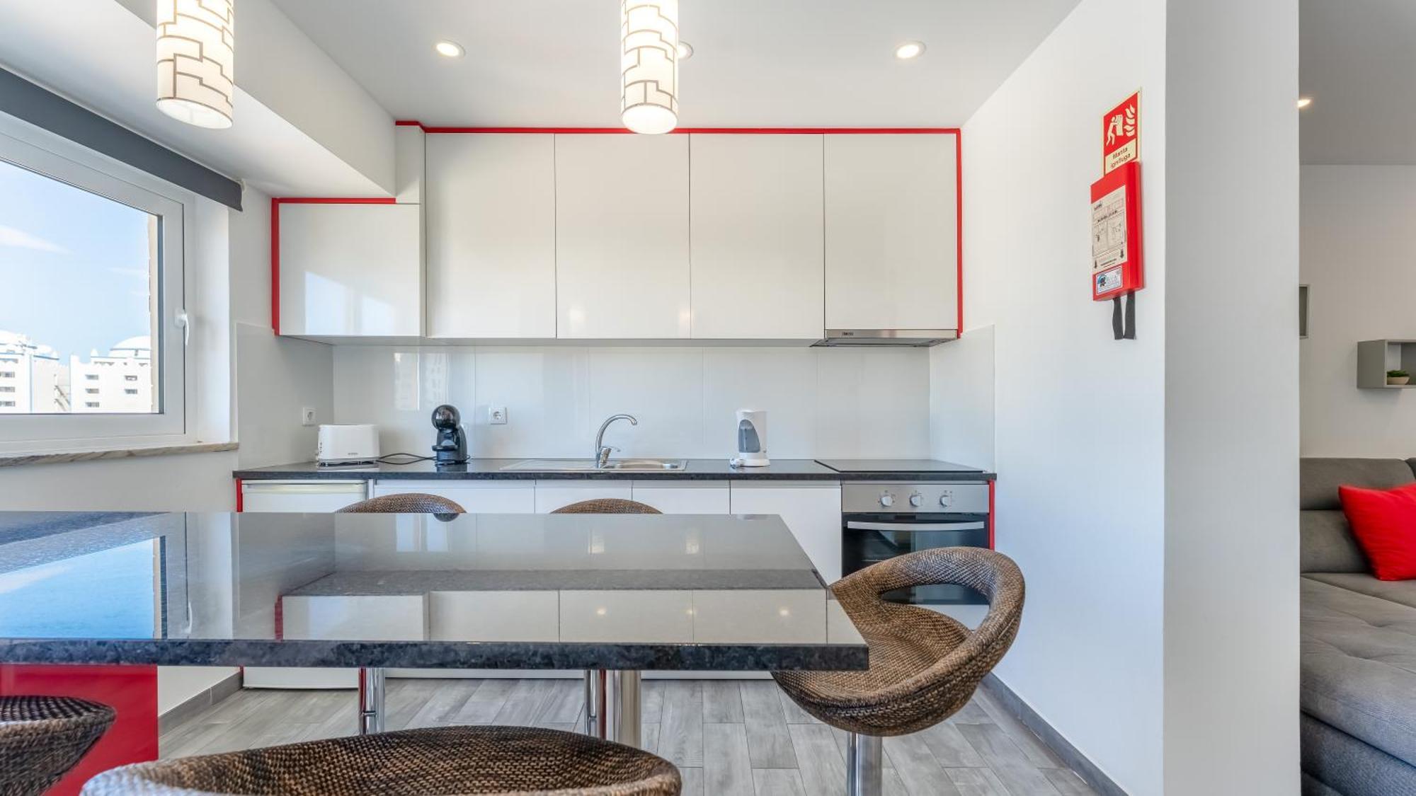 Red Velvet 1 Bdr Flat With Balcony By Lovelystay Portimao Luaran gambar