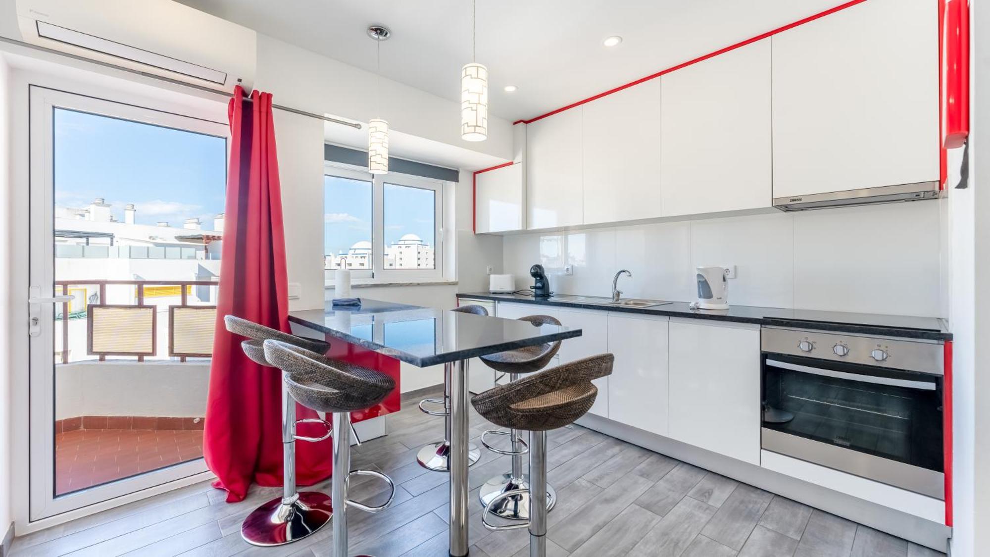 Red Velvet 1 Bdr Flat With Balcony By Lovelystay Portimao Luaran gambar