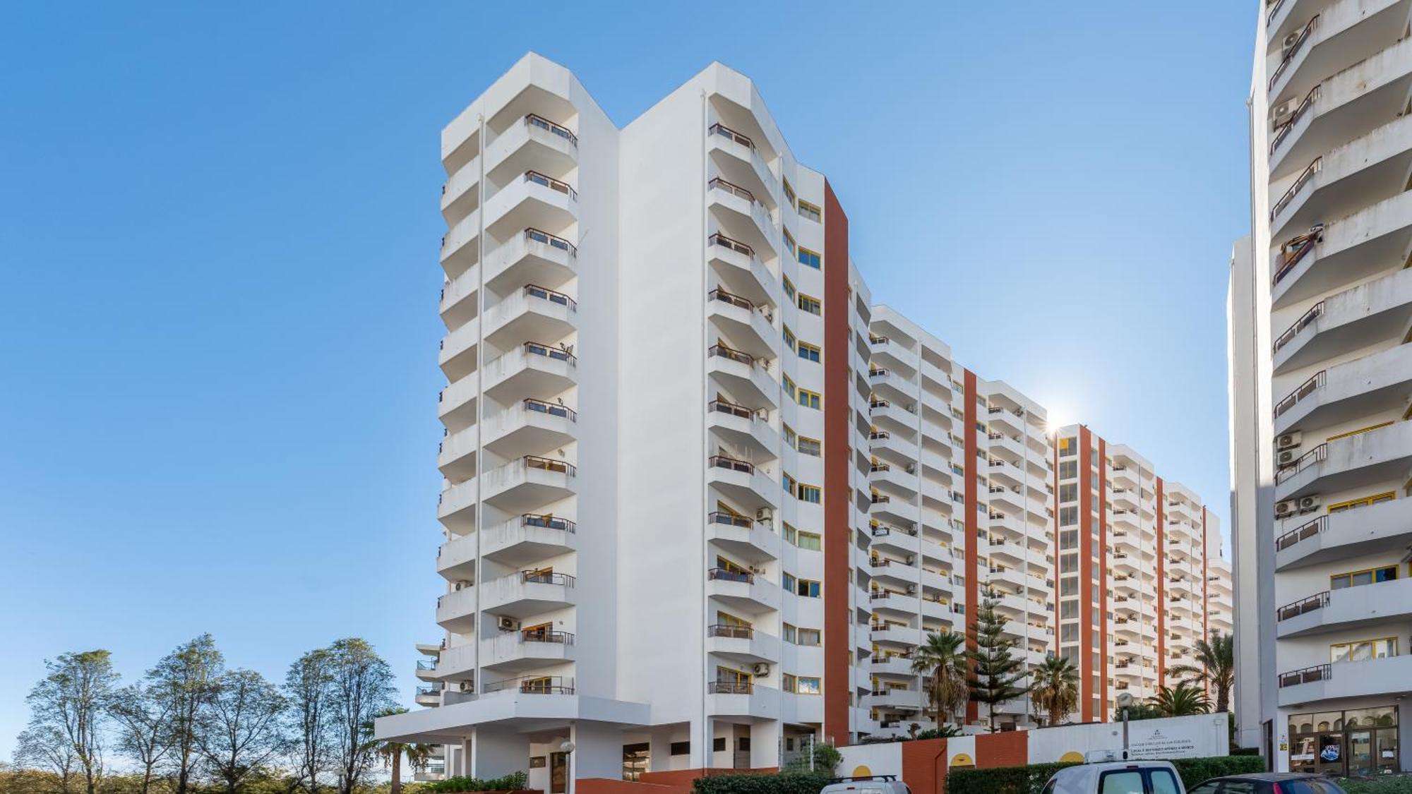 Red Velvet 1 Bdr Flat With Balcony By Lovelystay Portimao Luaran gambar