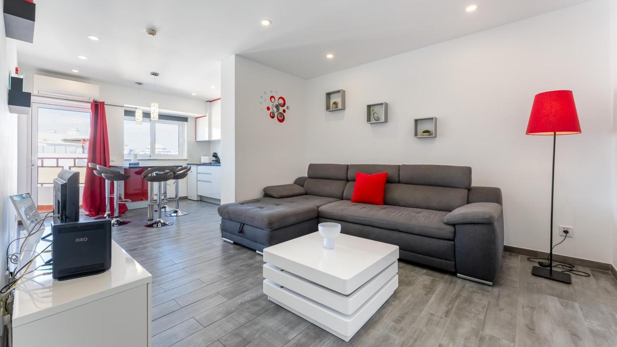 Red Velvet 1 Bdr Flat With Balcony By Lovelystay Portimao Luaran gambar