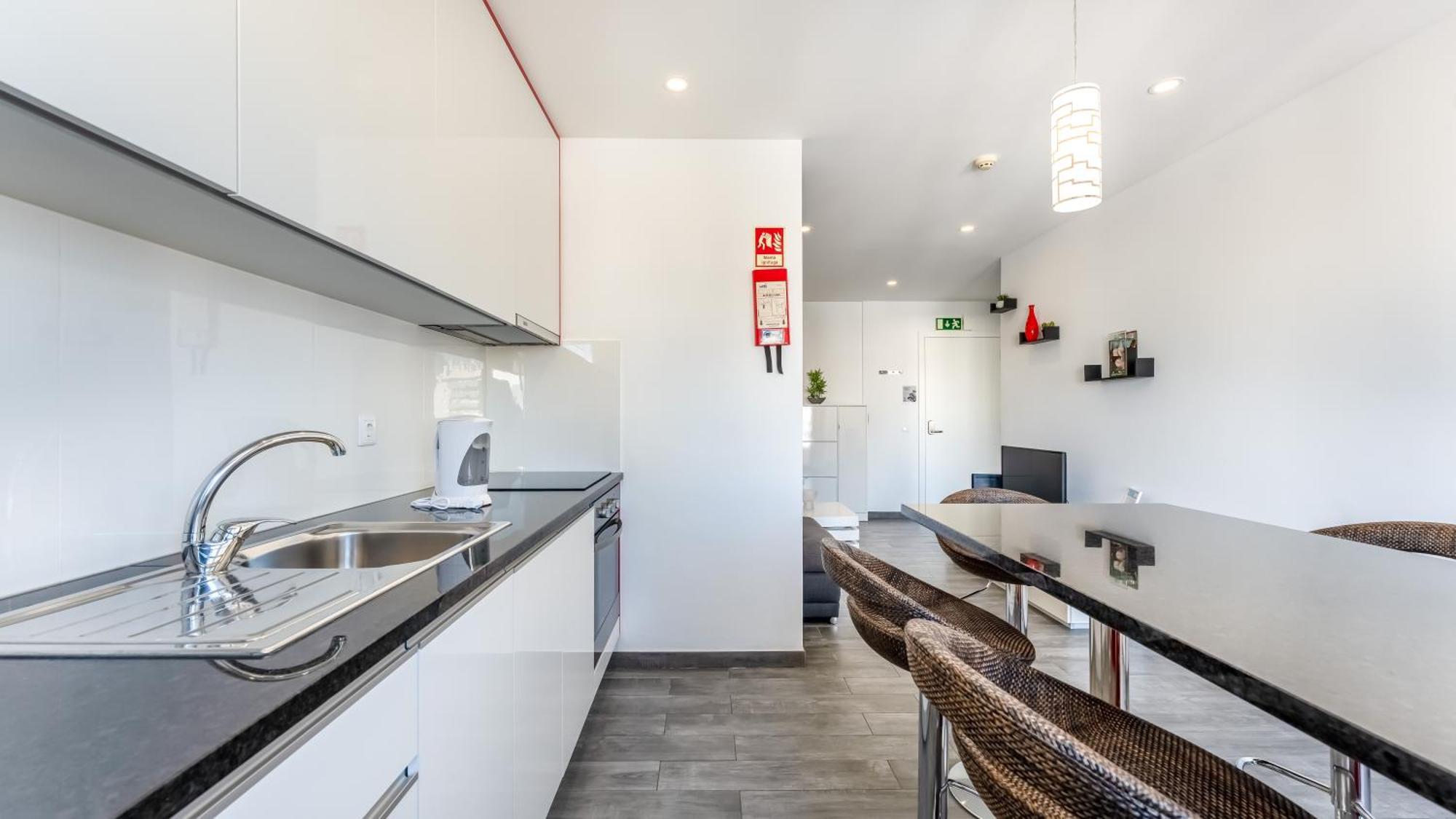 Red Velvet 1 Bdr Flat With Balcony By Lovelystay Portimao Luaran gambar